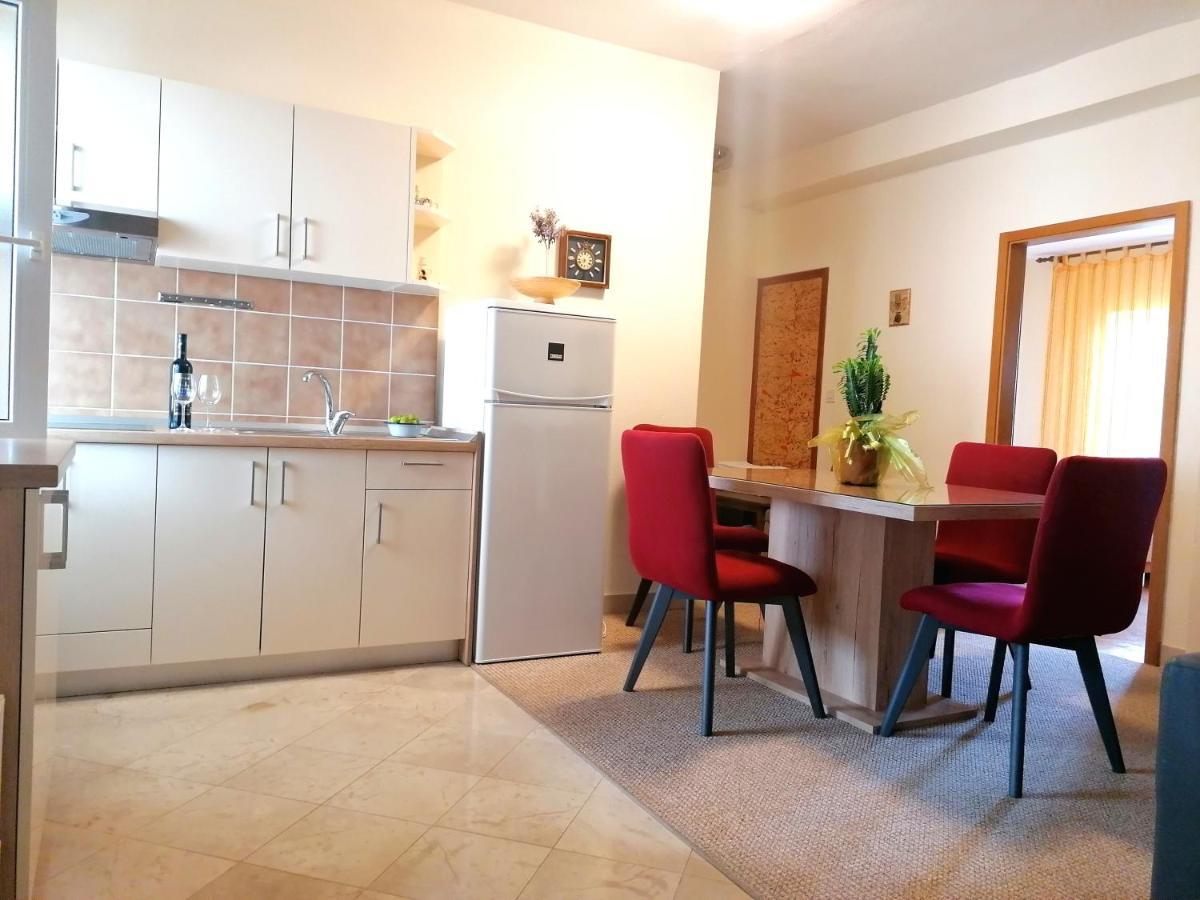 Apartments Melinda Baška Voda Eksteriør bilde