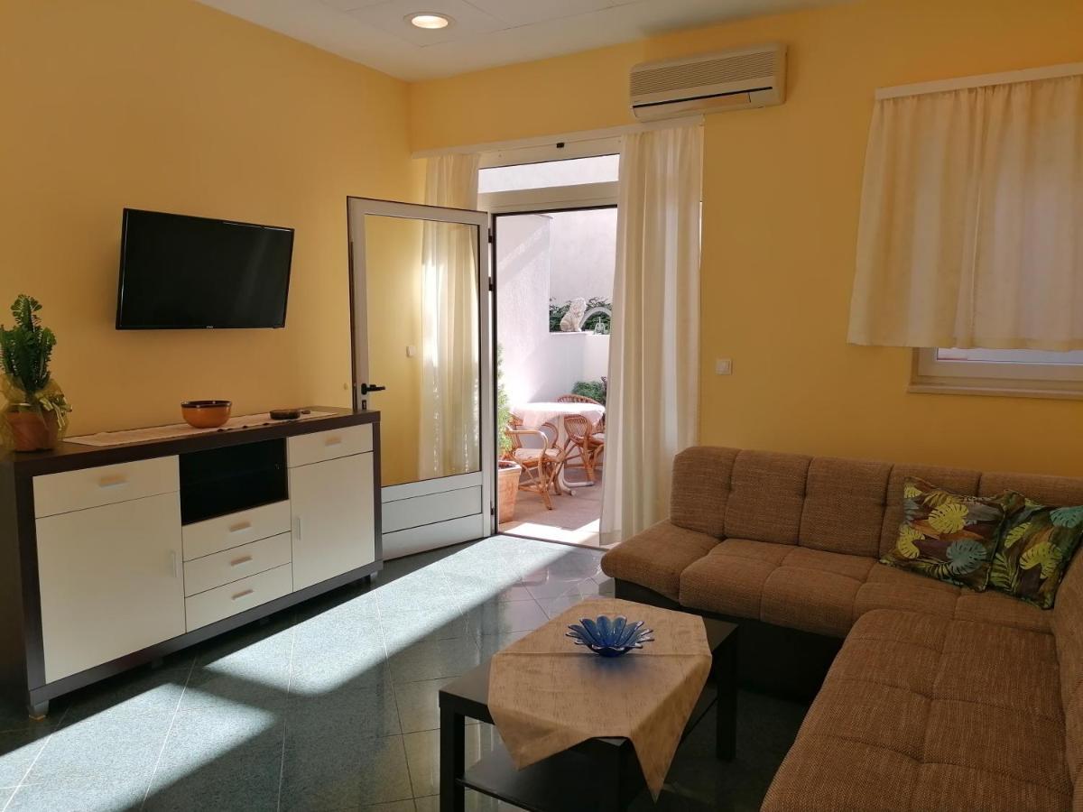 Apartments Melinda Baška Voda Eksteriør bilde
